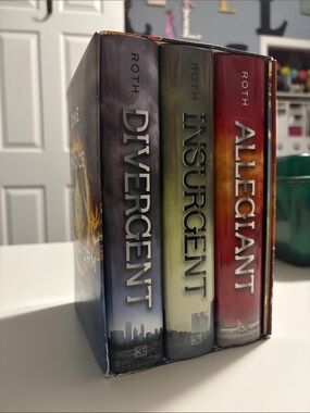Box set of Divergent series